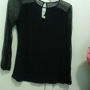Size M black top